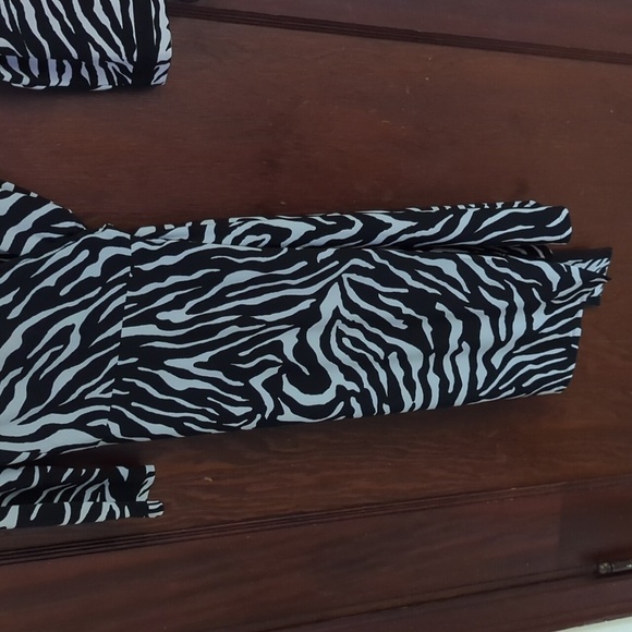 Evan Picone Black & White Animal Print Wrap Dress Size 12 - Picture 3 of 6